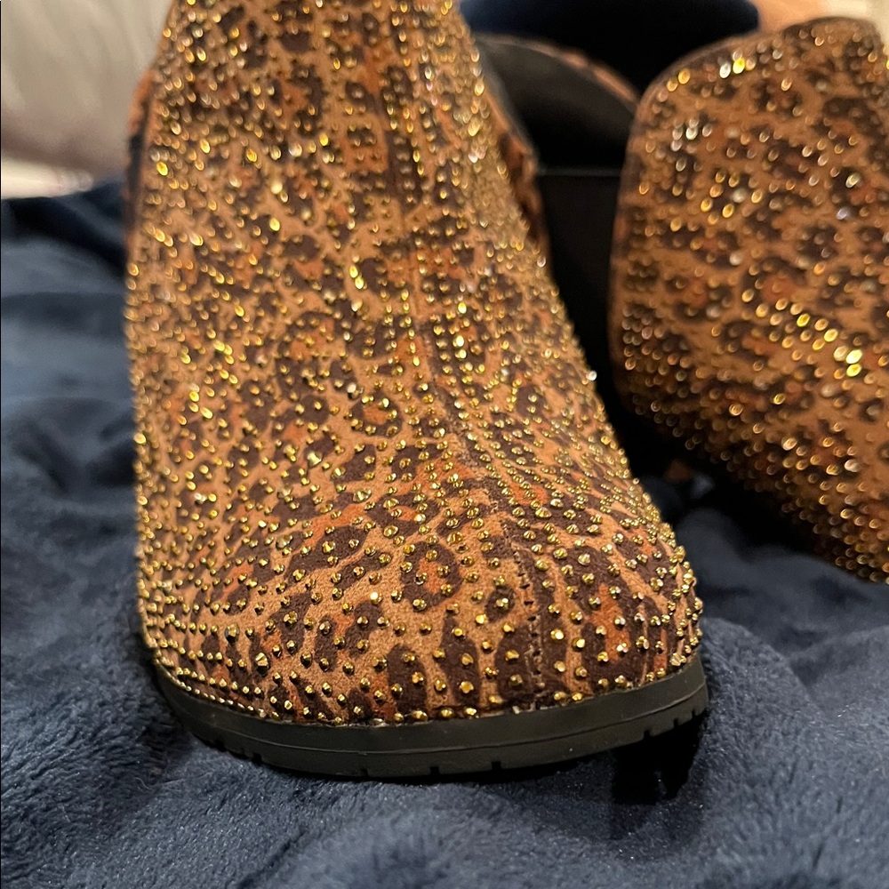 Leopard Print Ankle Boots Kenneth Cole reaction easy on size 6 1/2 gorgeous
